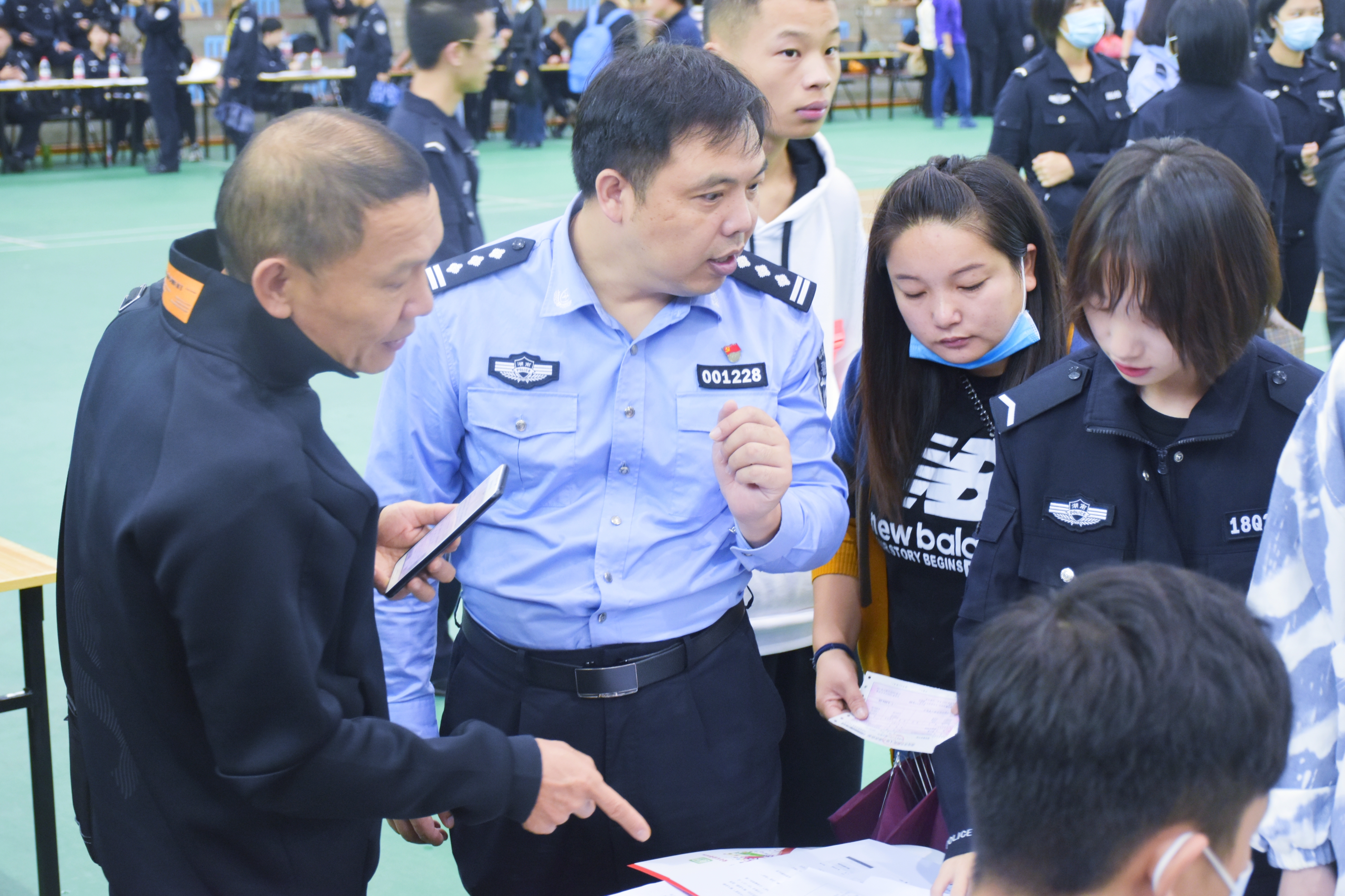 迎警院之新,绽团结之花 - 湖南警察学院法律学生大队