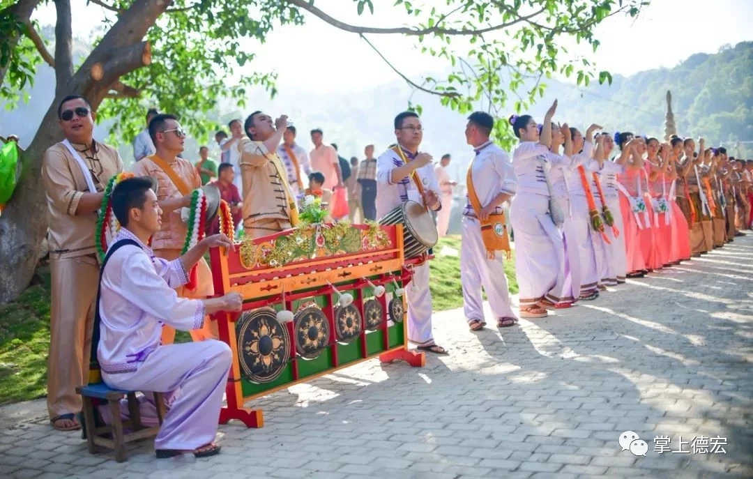 跳嘎央1.jpg 跳嘎央1.jpg