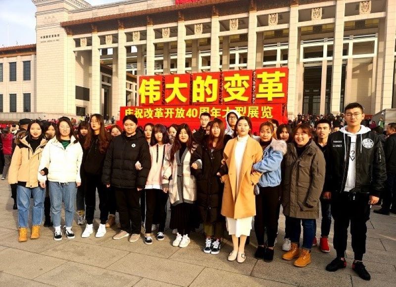 组织学生前往国家博物馆参观改革开放40周年大型展览.jpg