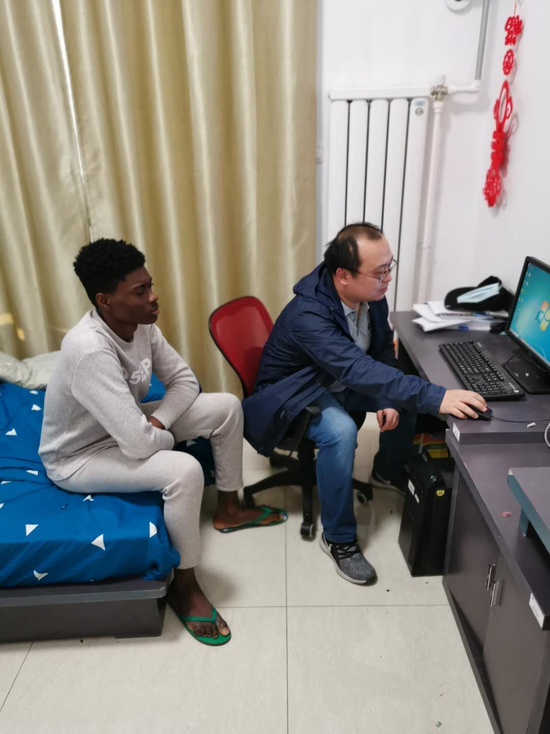 手把手指导留学生学习编程解答疑问.jpg 手把手指导留学生学习编程解答疑问.jpg