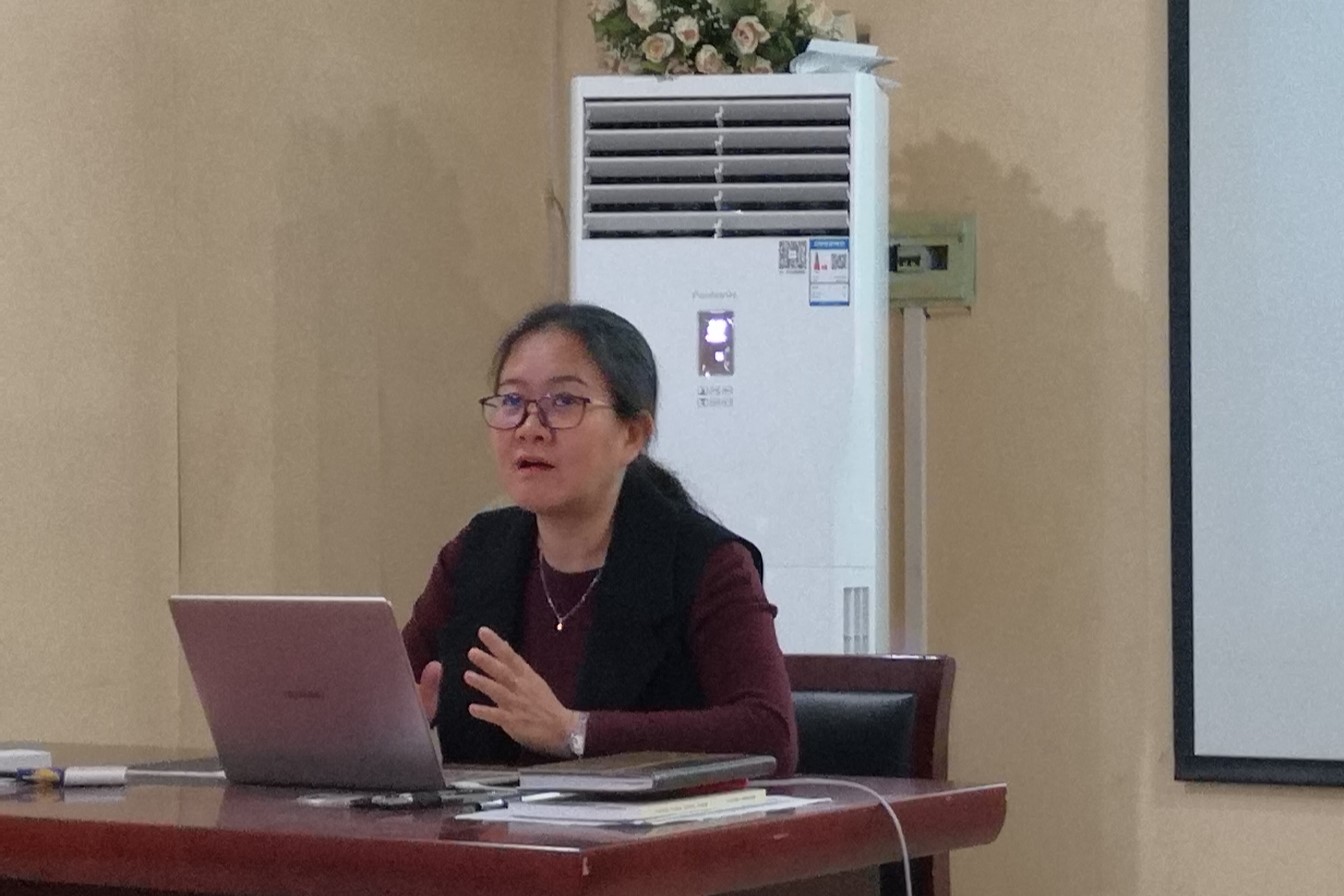 1 党支部书记李锐讲授党课.jpg 1 党支部书记李锐讲授党课.jpg