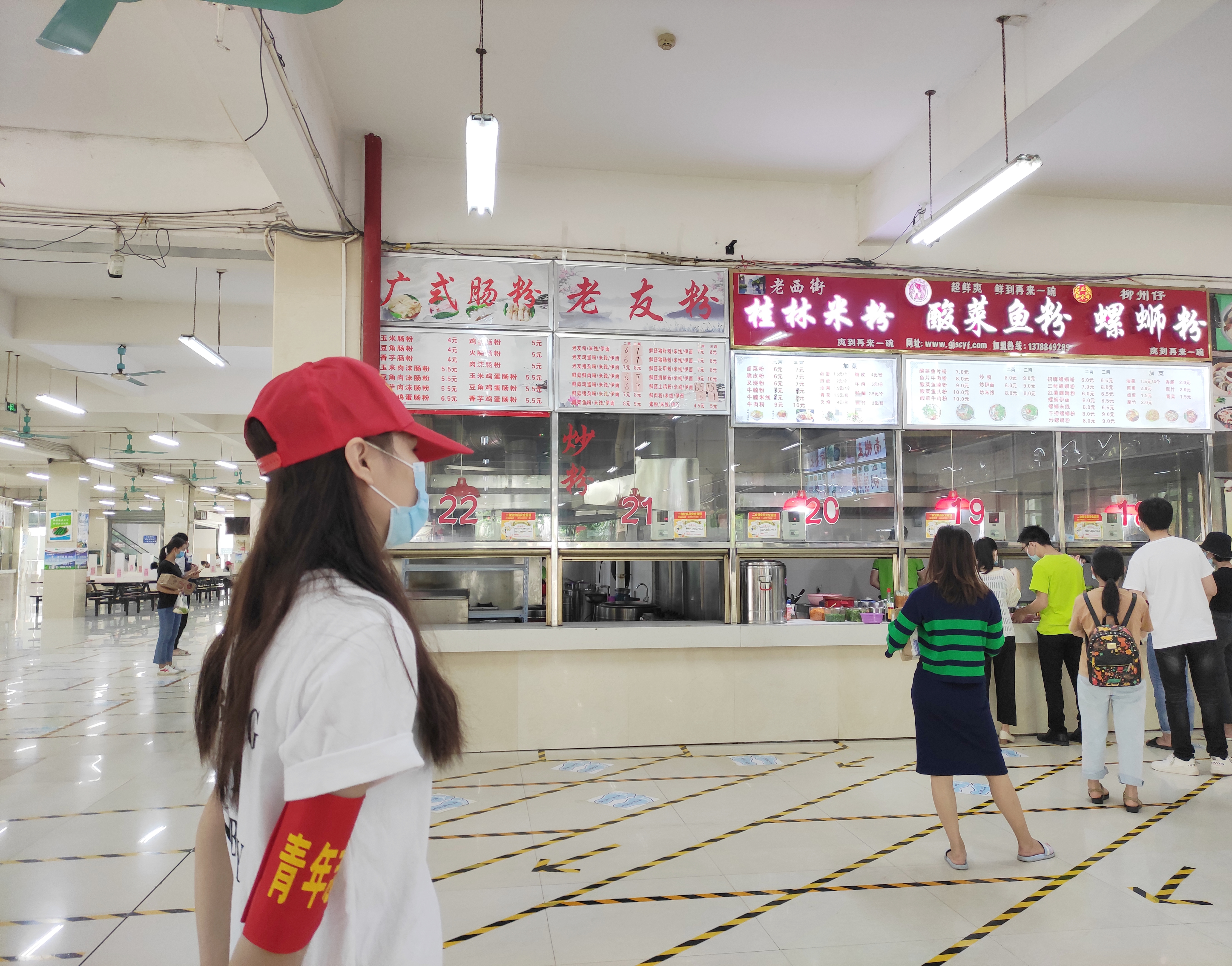 思政161班吴海凤在认真工作中_看图王.jpg