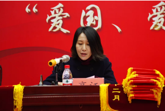 图3 学院副院长高江宣读表彰决定.png