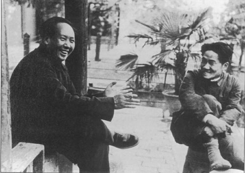 1949年与毛岸英在香山双清别墅。