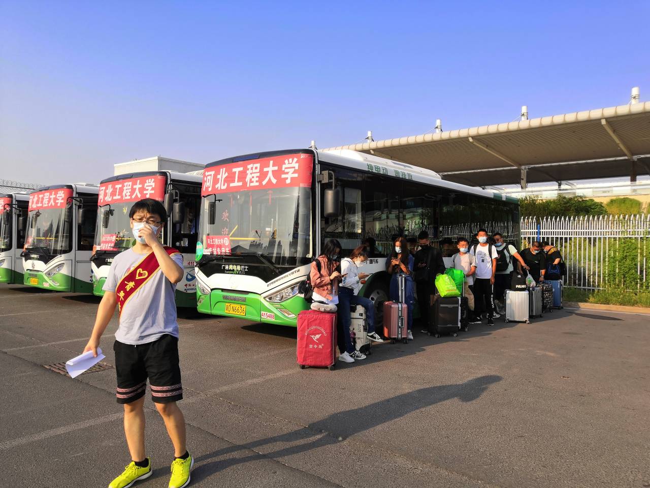 党员志愿服务学生返校5