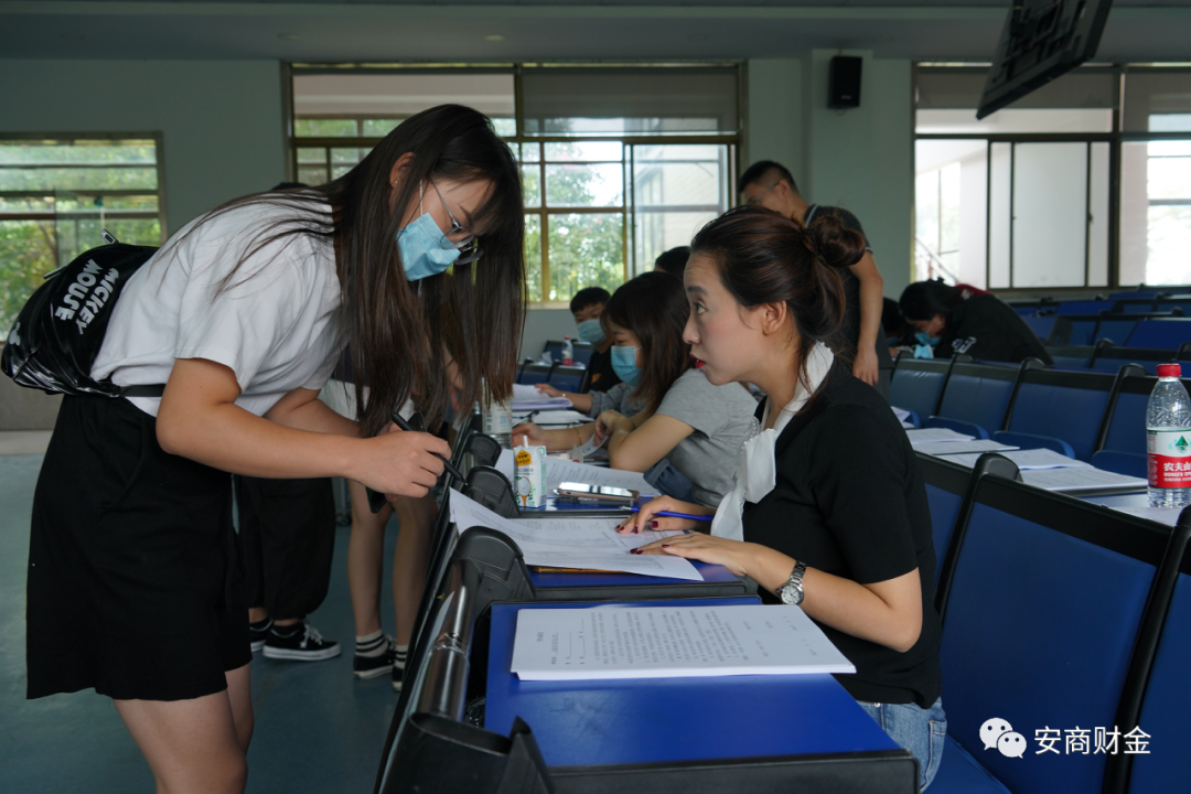 39月13日，学子们如约而至，学院的报到工作在严格的疫情防控措施下，有序进行。