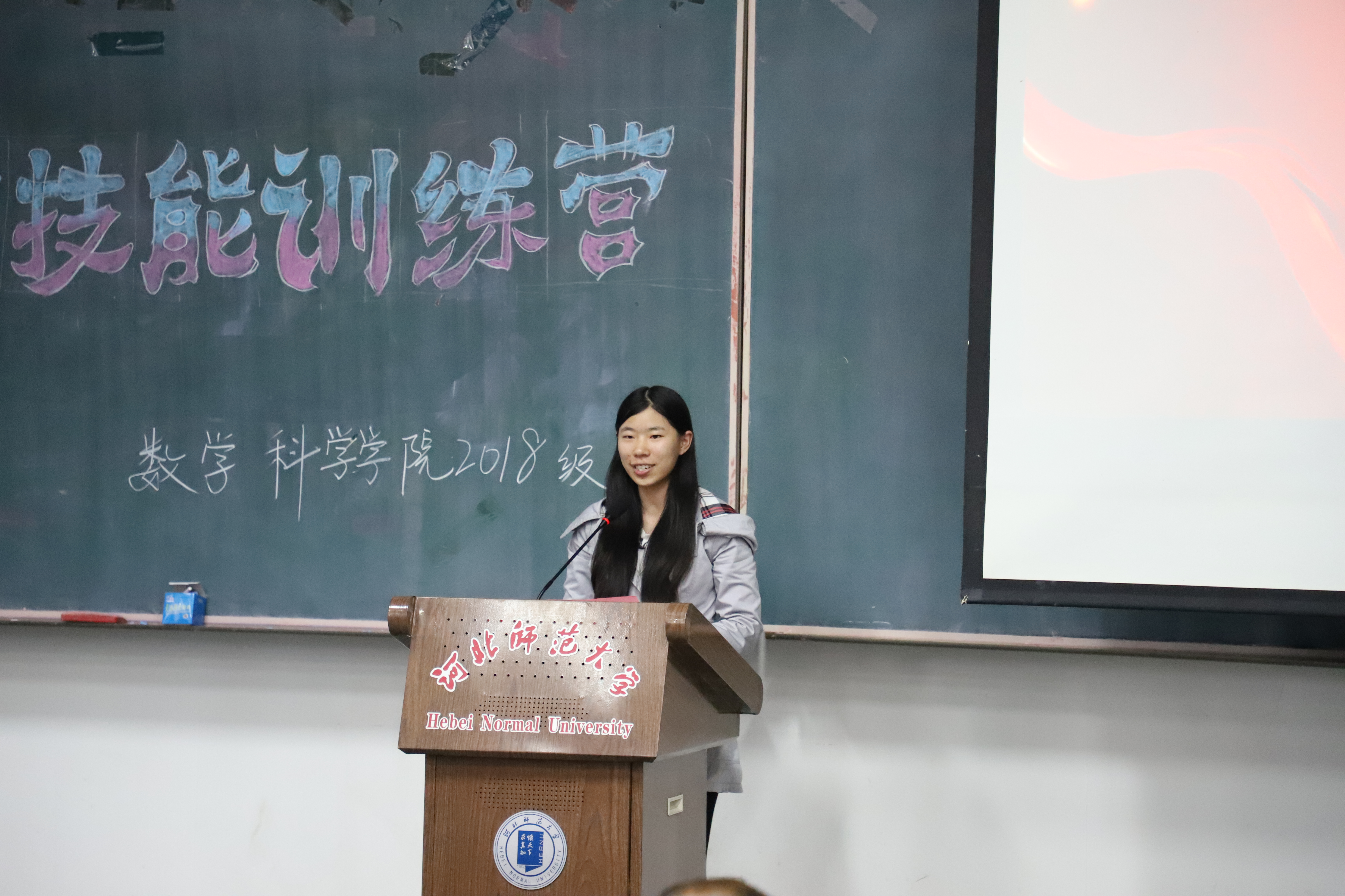 王露妍同学发言.JPG