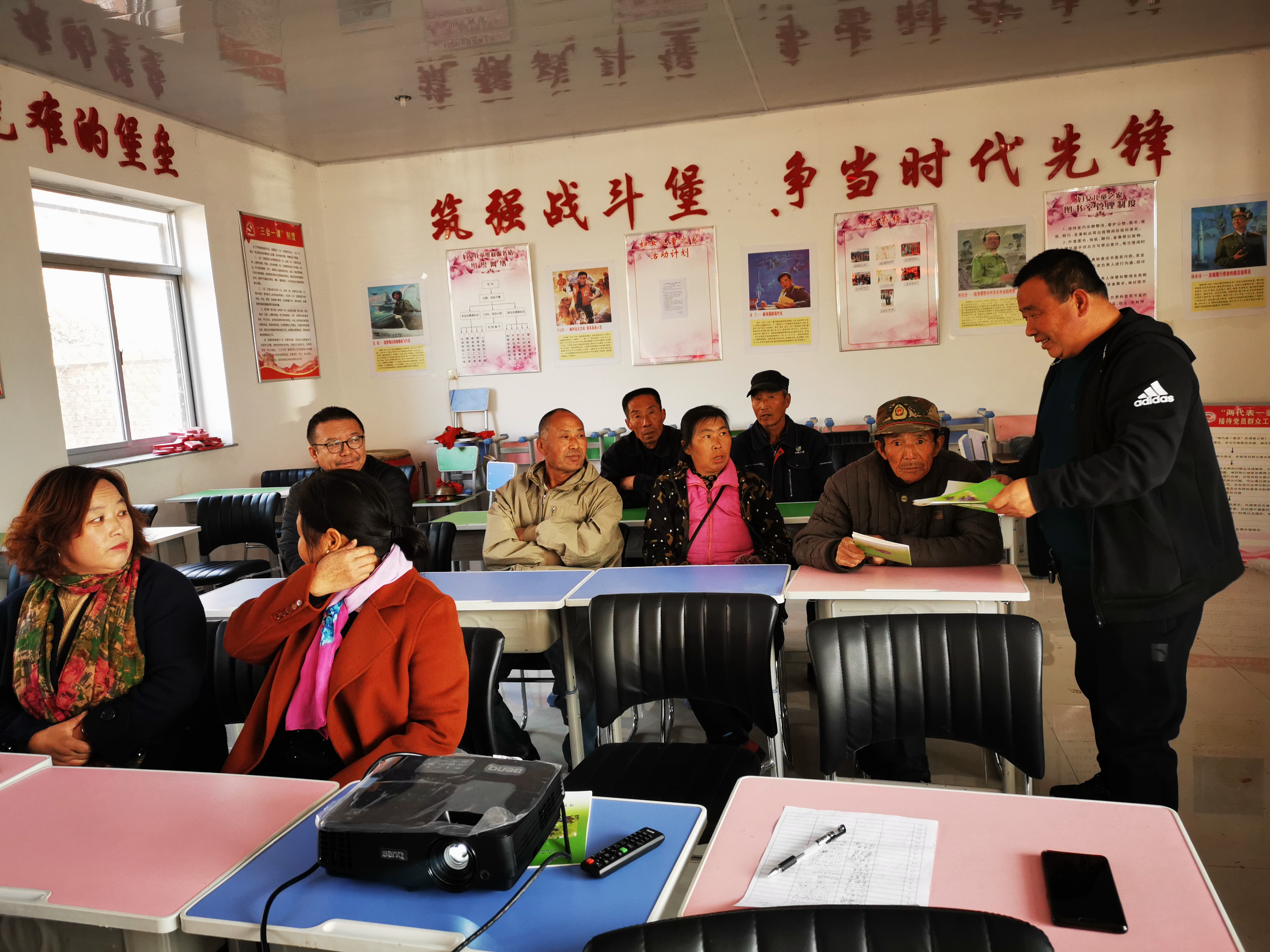 发放技术资料.jpg