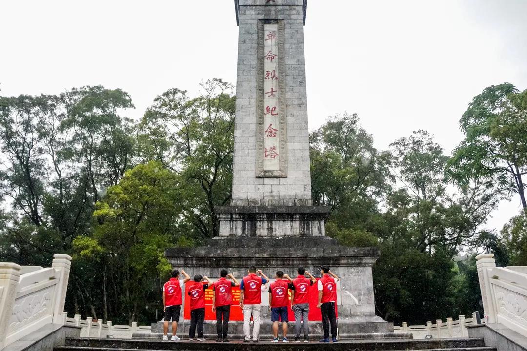 首页韦拔群是中国新民主主义革命时期三大农民运动领袖之一,最早发起