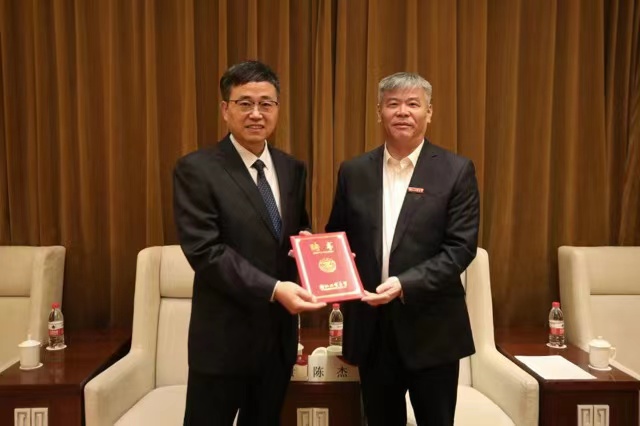 新时代北斗精神报告会-聘任仪式.jpg