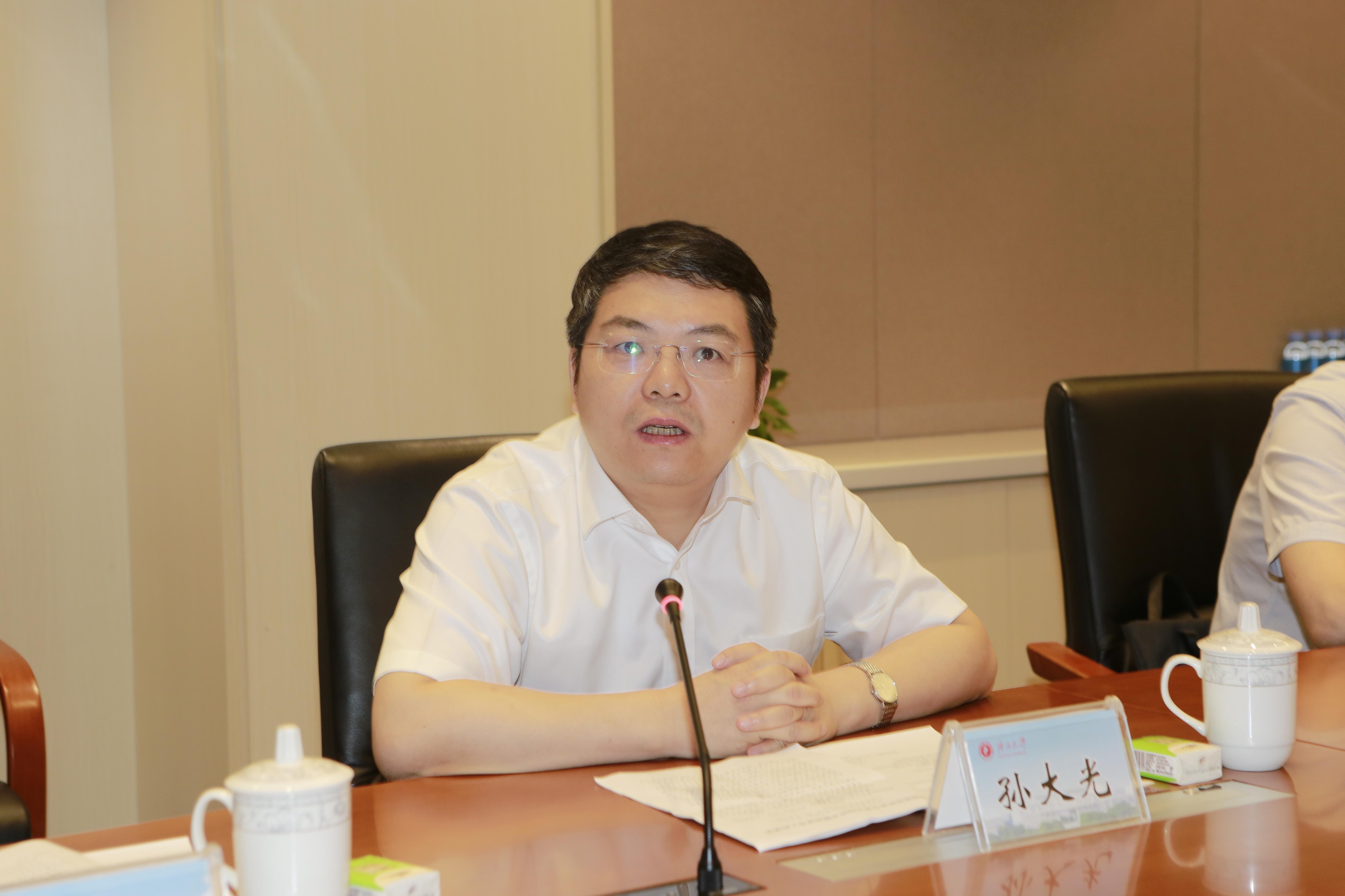自治区党委宣传部常务副部长孙大光在会上致辞,他说这是广西新闻传播