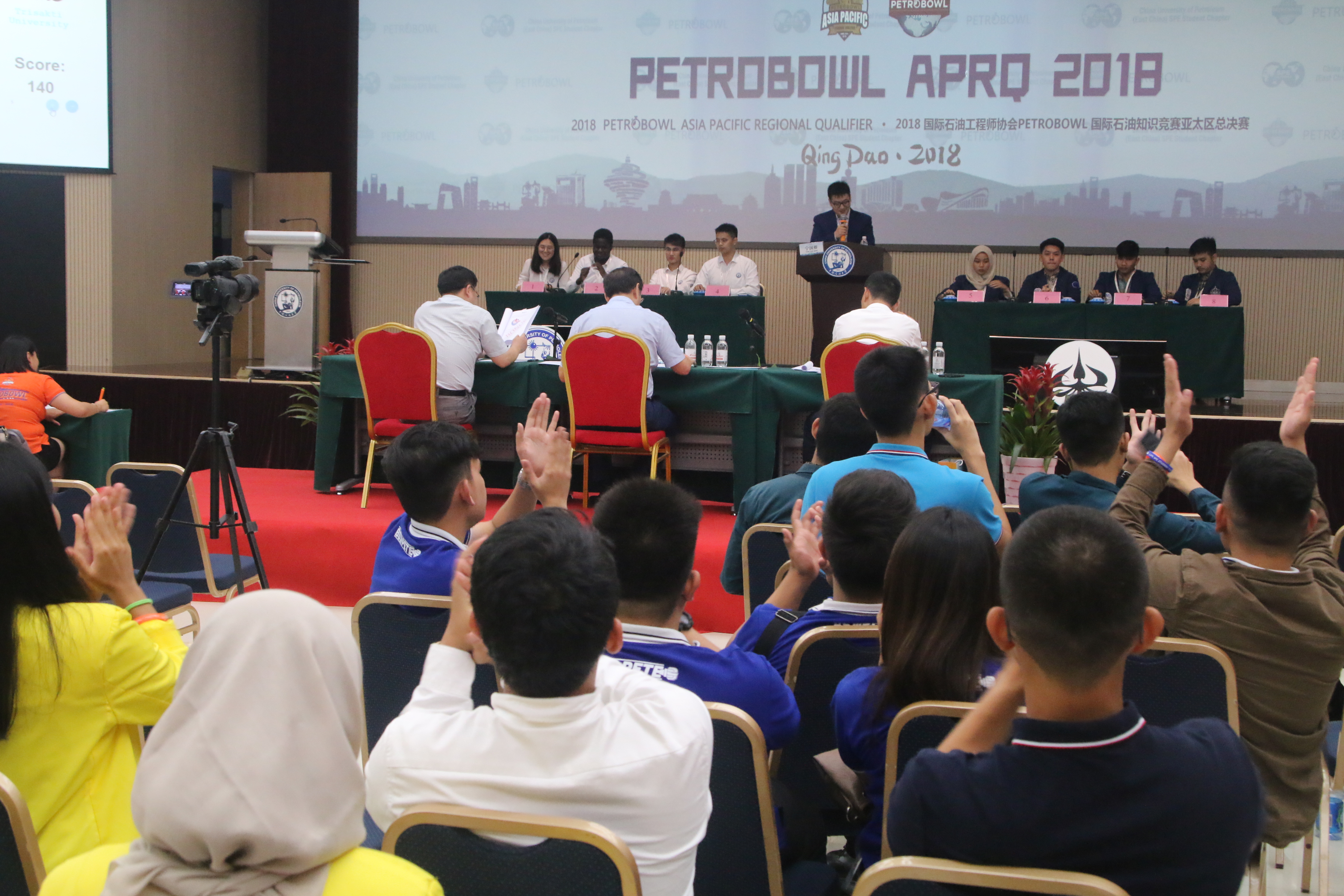 2018年，我校SPE学生分会首次举办Petrobowl国际石油工程知识竞赛亚太区决赛，这也是该赛事第一次在中国举办，2018 SPE主席Darcy Spady先生到访我校并出席颁奖典礼