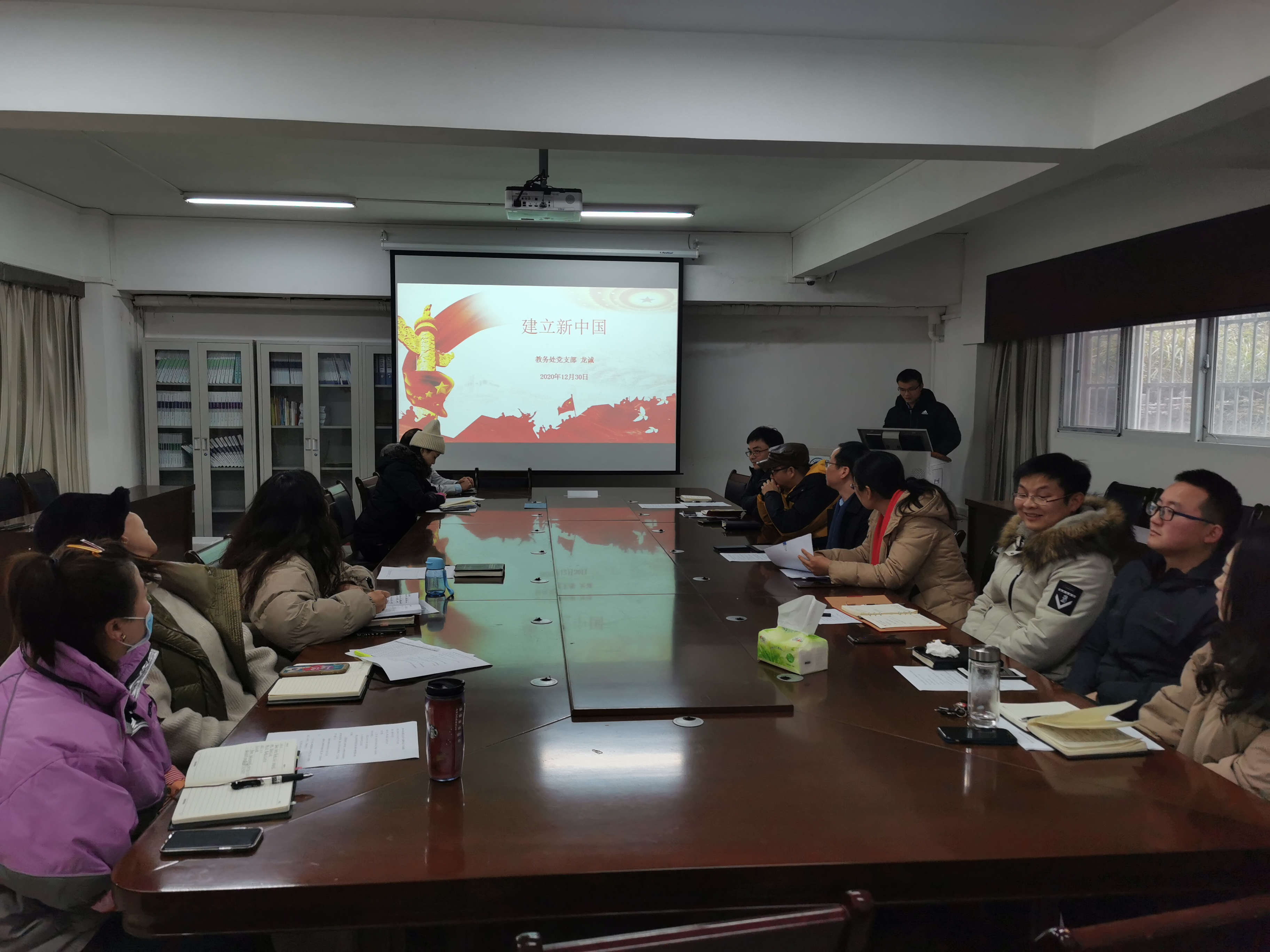 龙诚上微党课.jpg 龙诚上微党课.jpg