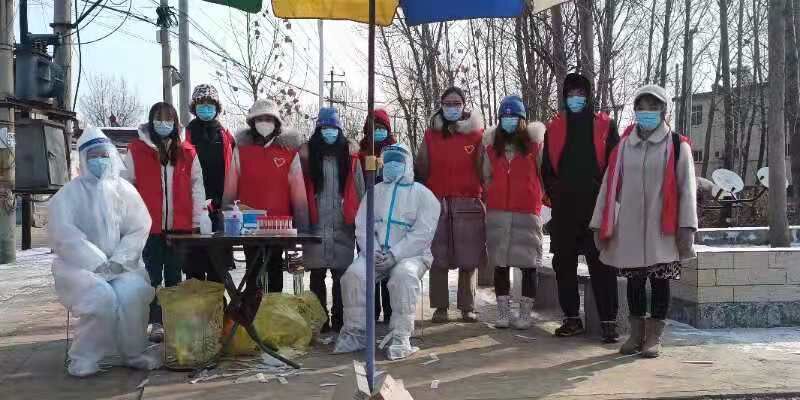 食品1922李英杰同学在河北省保定市定兴县固城镇南店村核酸检测信息录入，检测时维持秩序