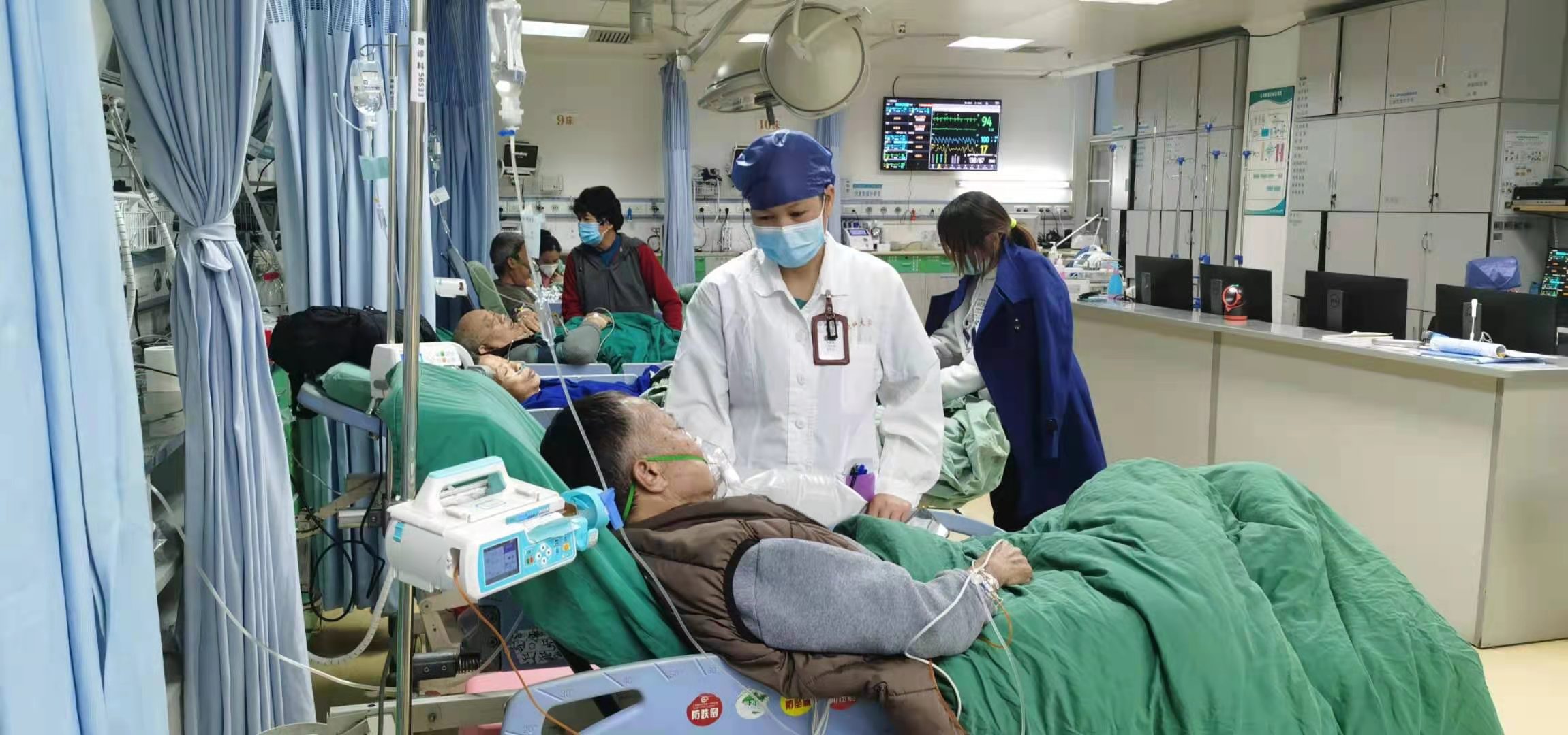 抢救患者的守护.jpg