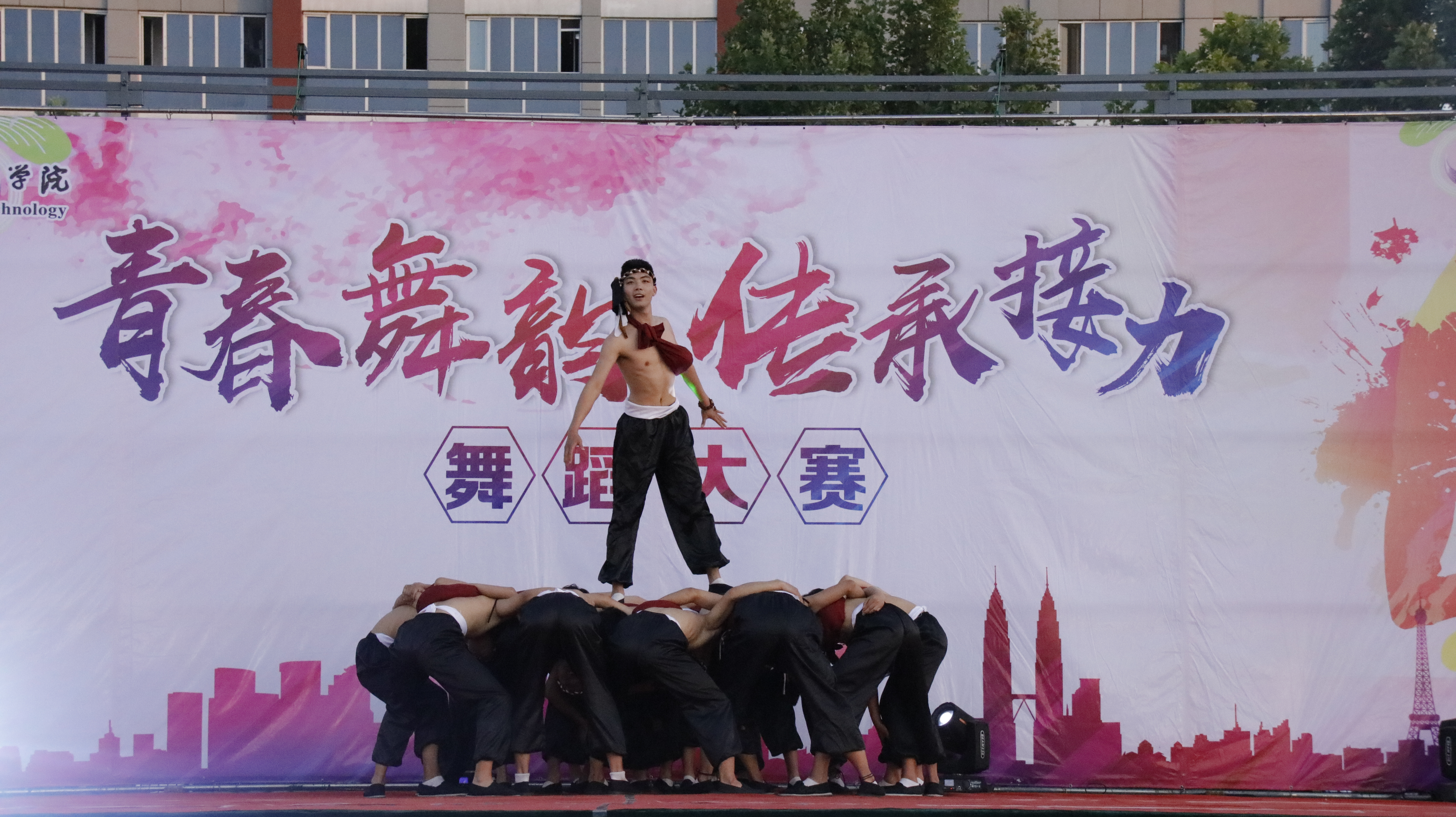 2汽车工程系.JPG