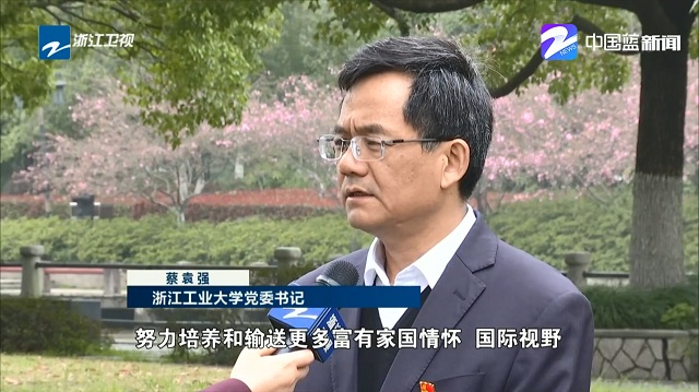 学习采访实录《习近平在浙江》-蔡袁强接受采访.jpg
