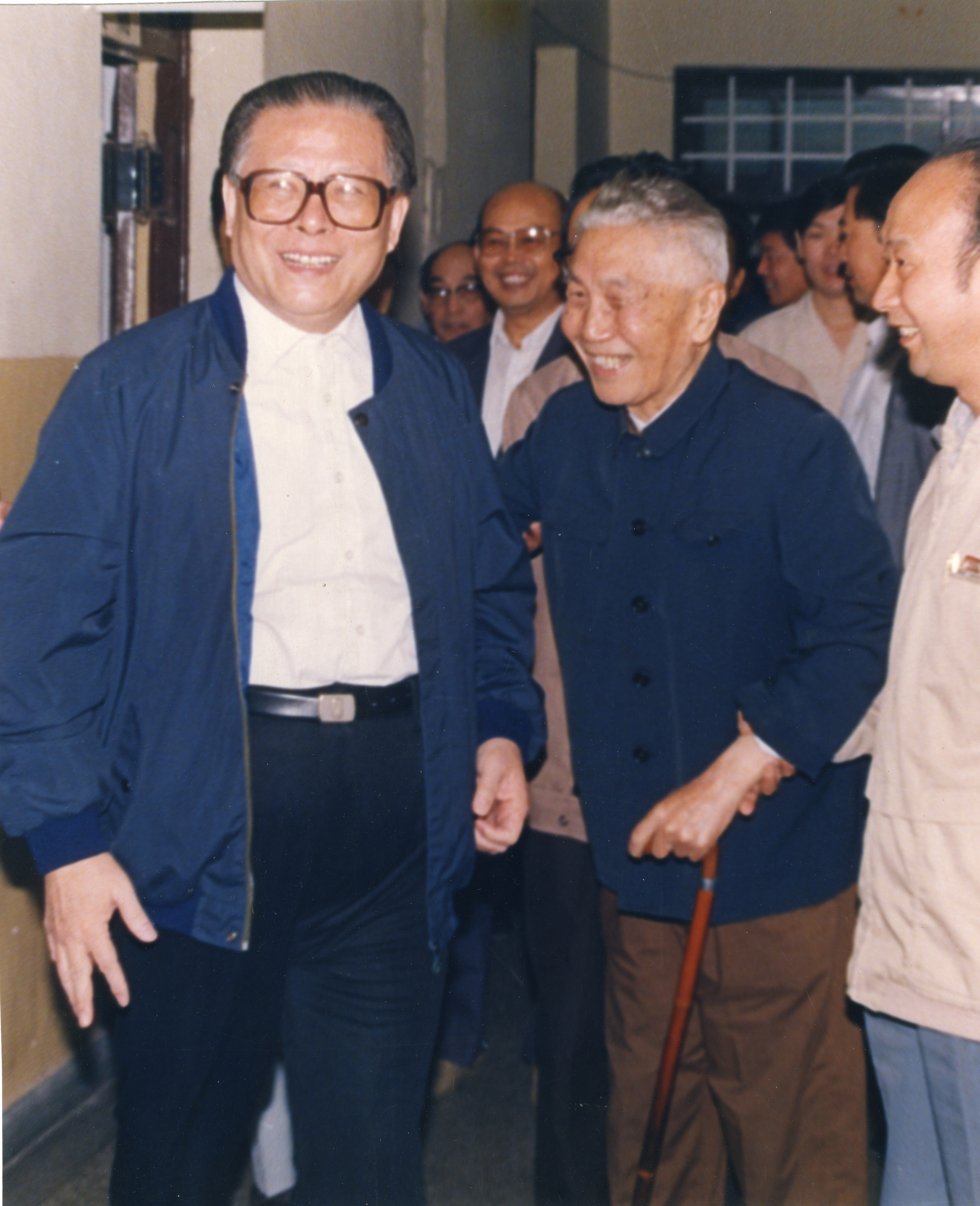 1989 年9 月，江泽民学长第一次回到西安母校.jpg