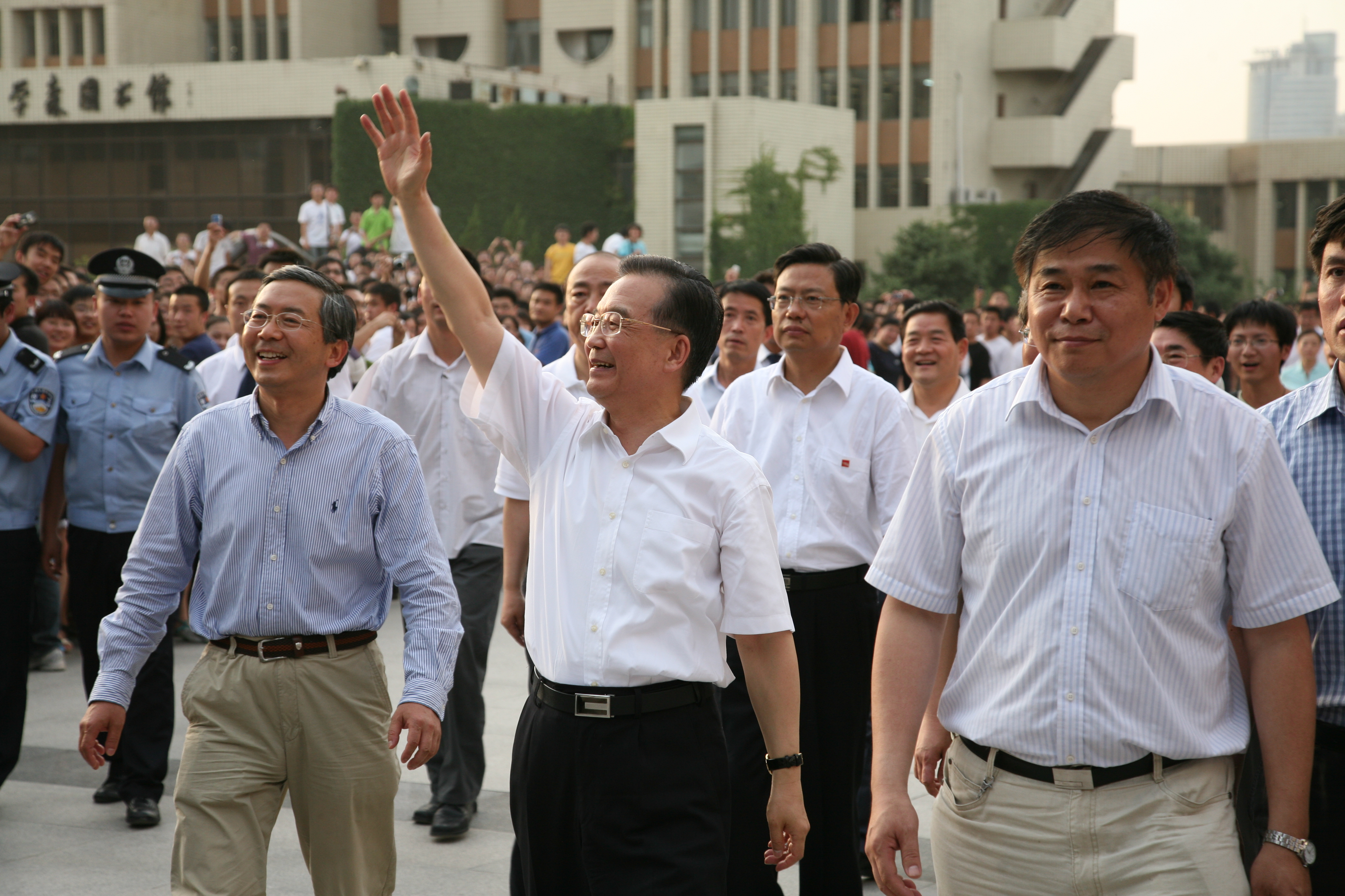 2009年，温家宝总理来西安交大.jpg