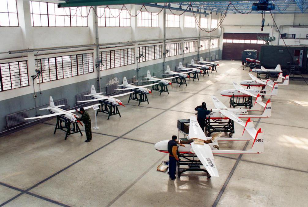 1995年西工大无人机所被国务院研究发展中心确认为国内最大的无人机科研生产基地，并入选中华之最，图为当时基地一角。.jpg