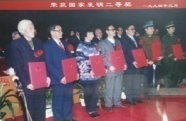 1993年，蒋宗荣教授团队研究的稀土永磁高效节能纺织电机荣获国家发明二等奖（当年评审无一等奖）。右图为稀土永磁电机系列。2.jpg