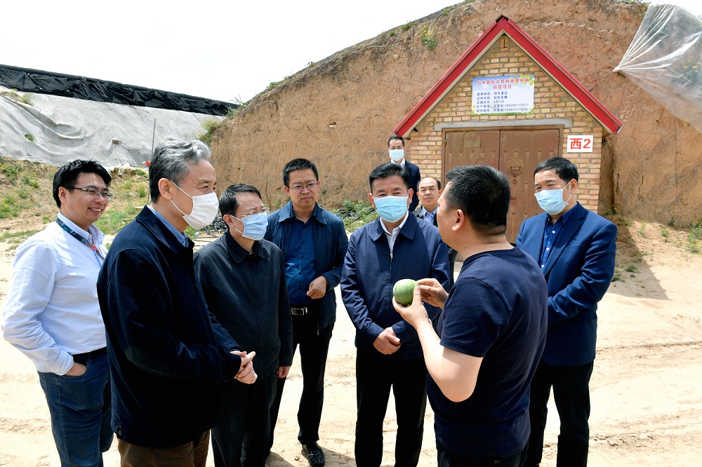 汪劲松校长与张炜书记等领导赴白水县调研督导脱贫攻坚工作.JPG