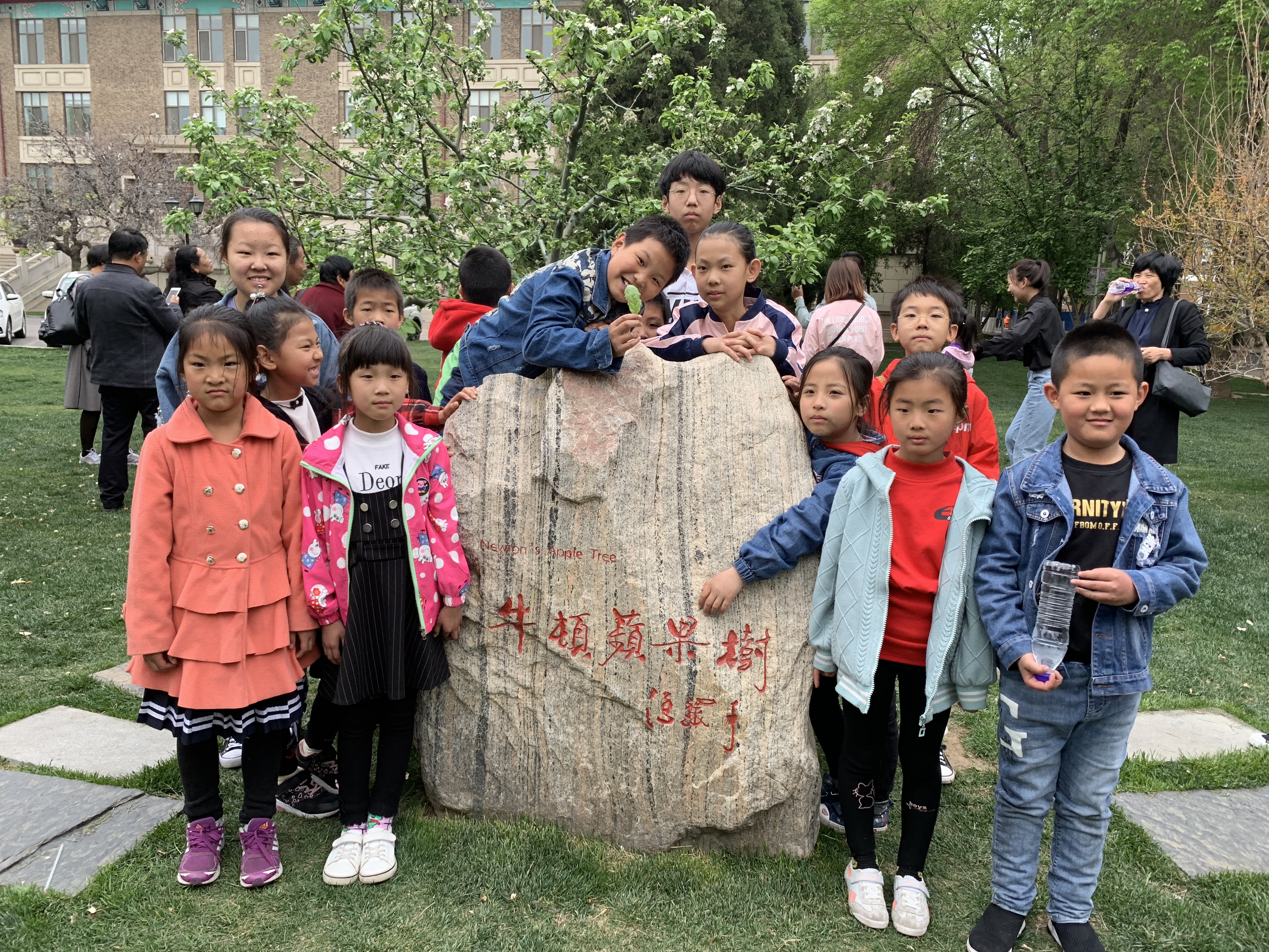 付家村中小学生到天津大学游学