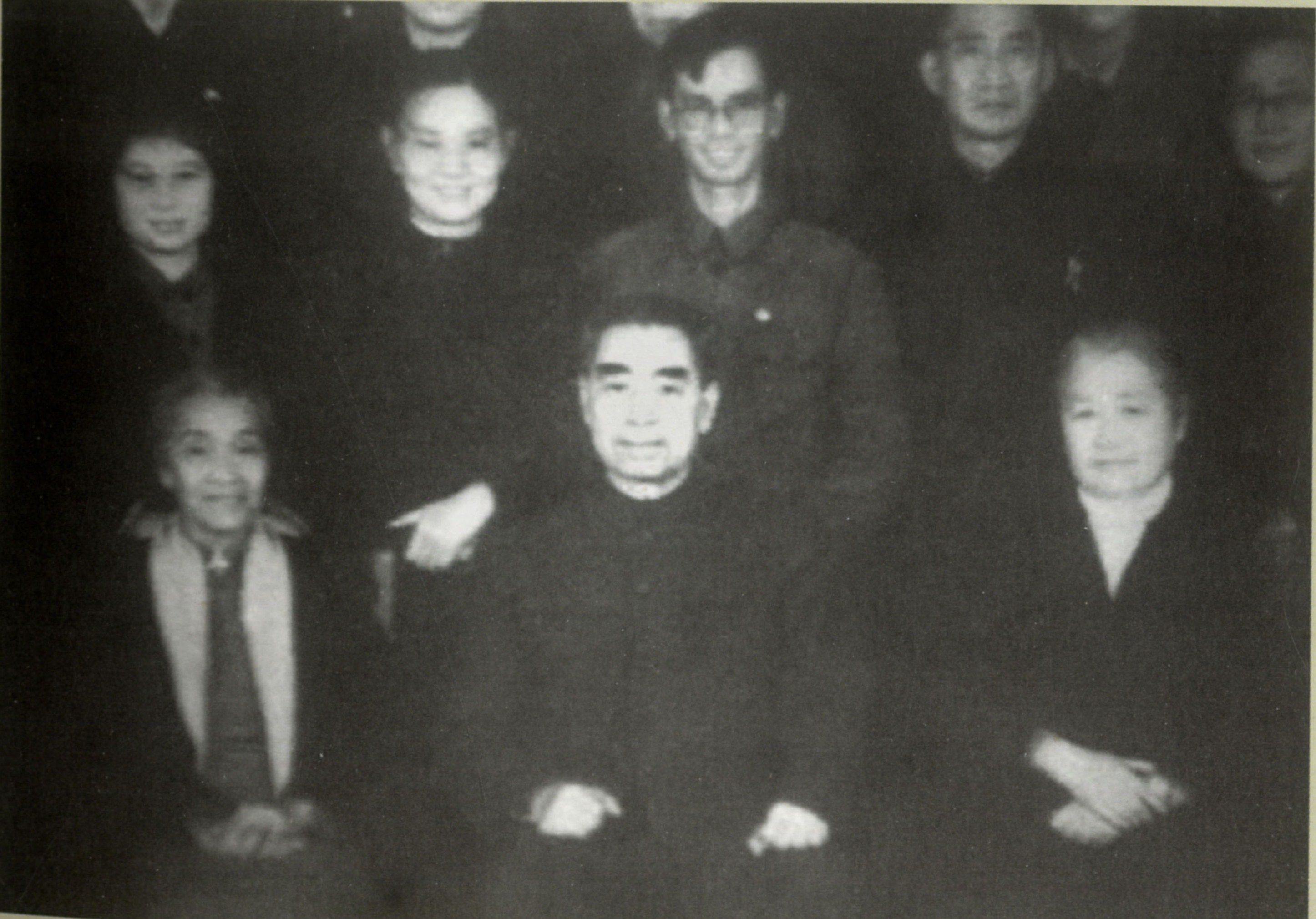 1965年11月，周恩来总理接见中华医学会第一届妇产科学术会议代表，右为王淑贞，左为林巧稚。.jpg