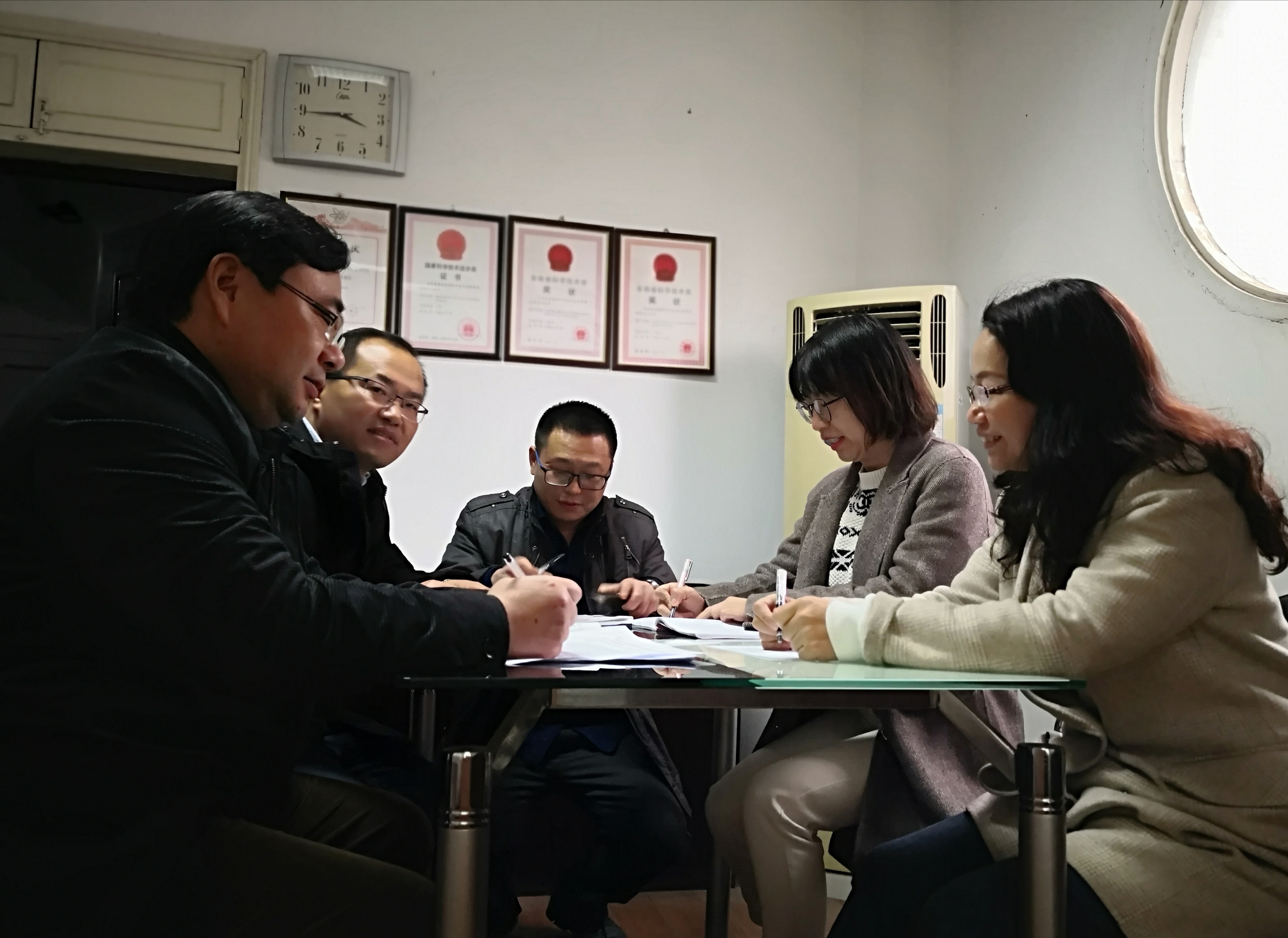 组织生活会.jpg 组织生活会.jpg