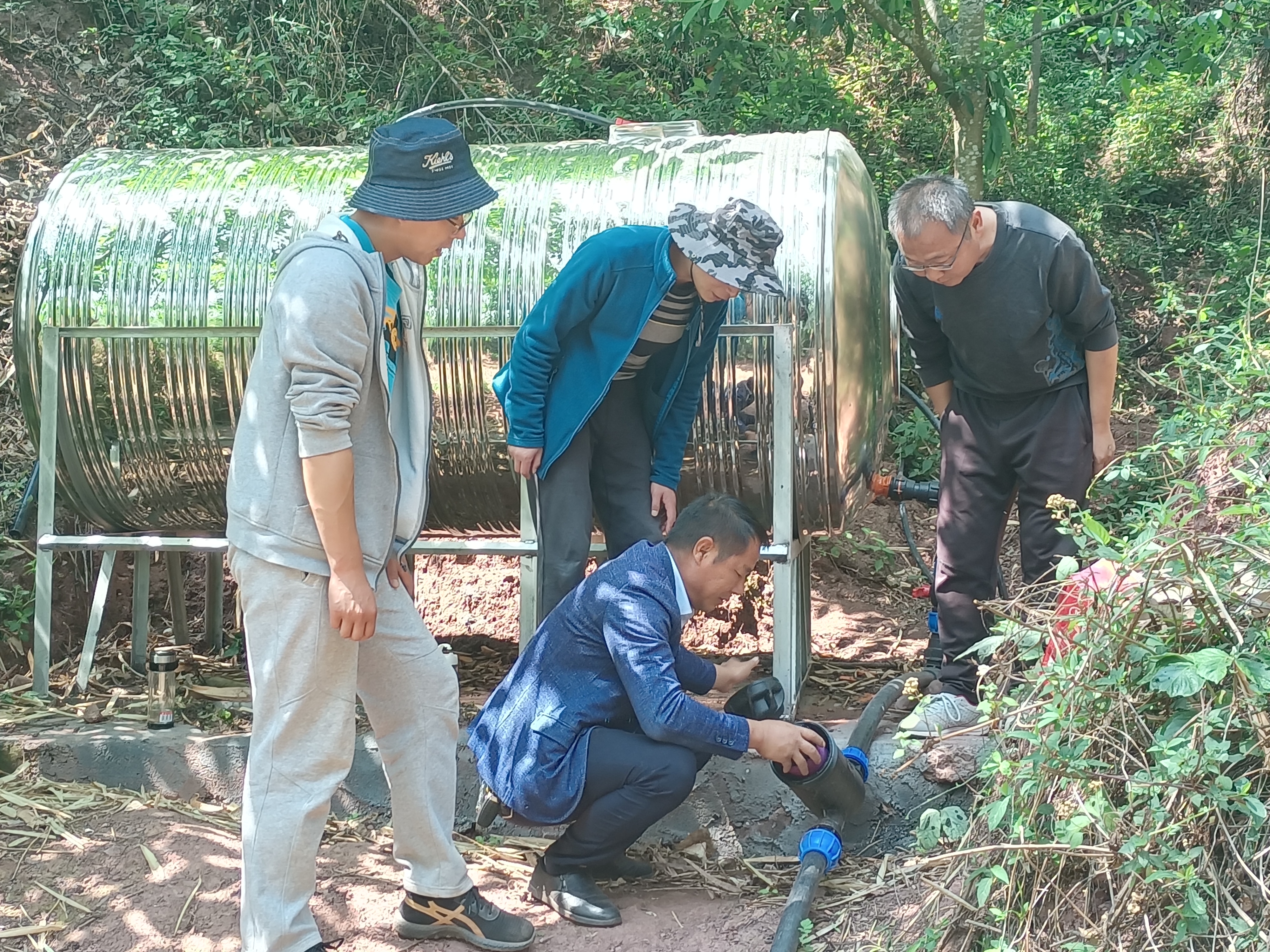 查看滴灌储水池过滤器