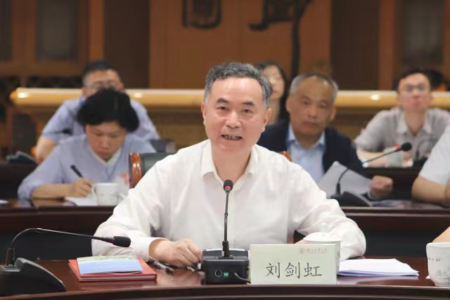 高校党史学习教育第三巡回指导组-刘剑虹传达中央、省委关于党史学习教育的部署，提出工作要求.png