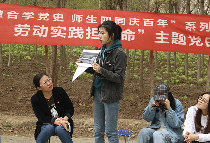 【党史学习教育】电光师生把党史学习教育融入劳动实践.jpg