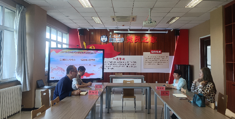 团队认真交流中.png