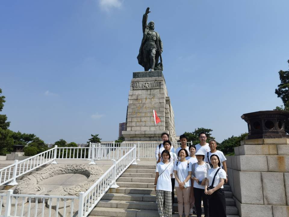 辽沈战役纪念馆前.png