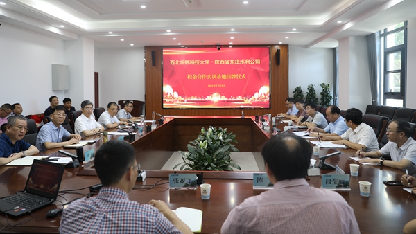 1c3818ebca264fa980e10637f6e86179.jpg 座谈会_副本.jpg