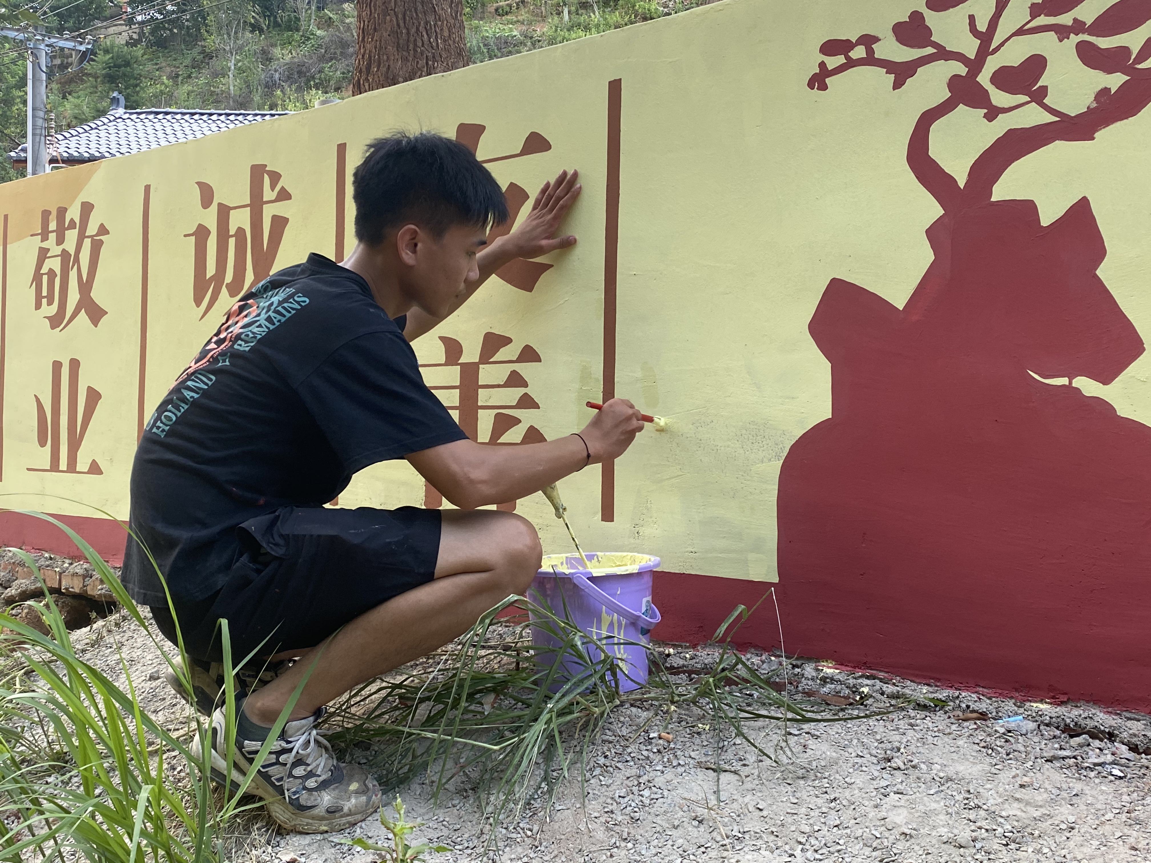 学生墙绘现场1.jpg 学生墙绘现场1.jpg