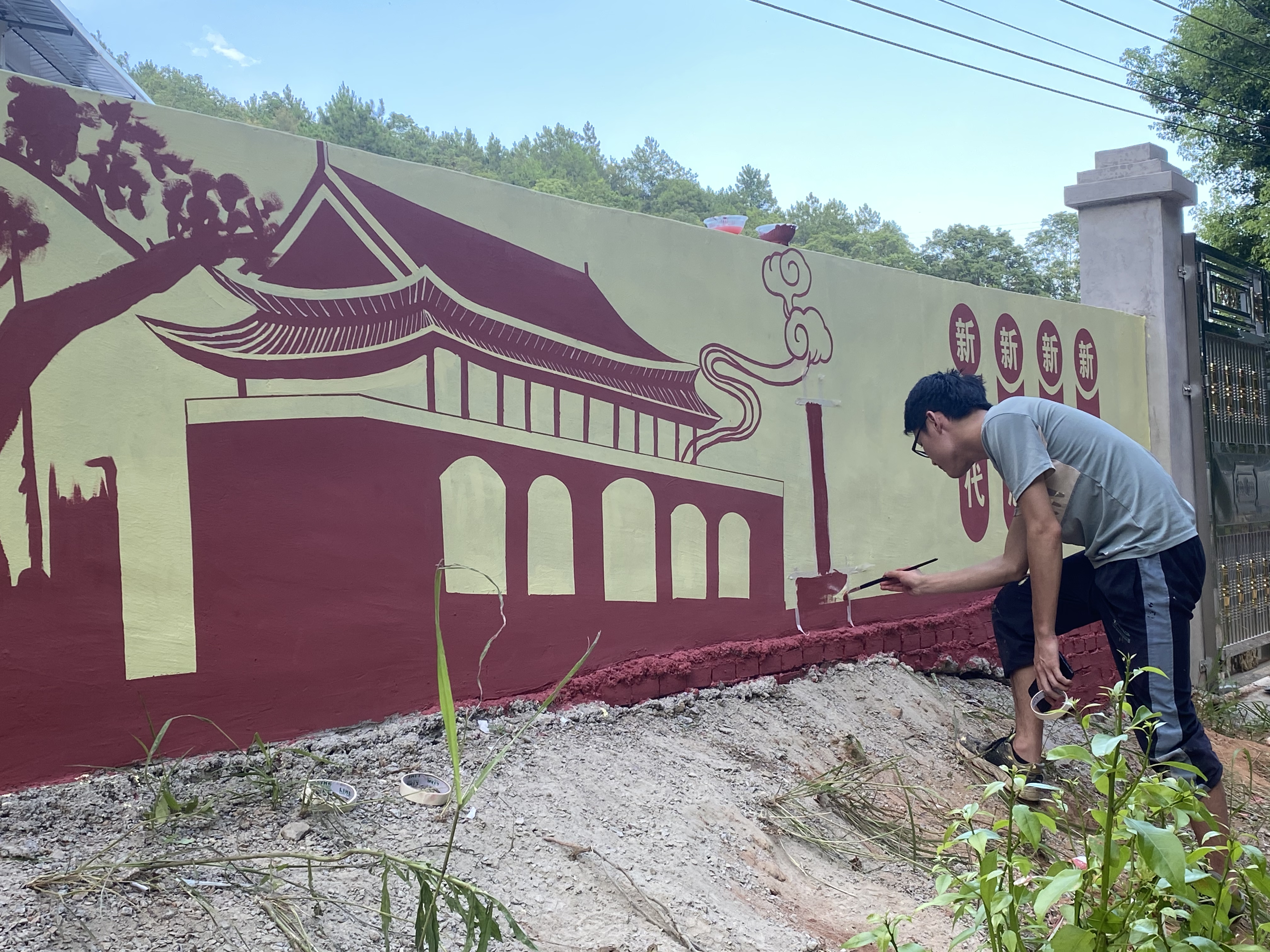 学生墙绘现场2.jpg 学生墙绘现场2.jpg