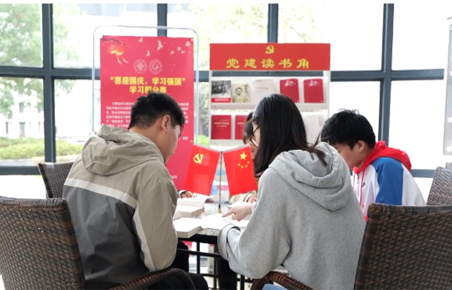 3-1化学化工与生物工程学院党委依托示范点建设打造“立体式”党建学习阵地