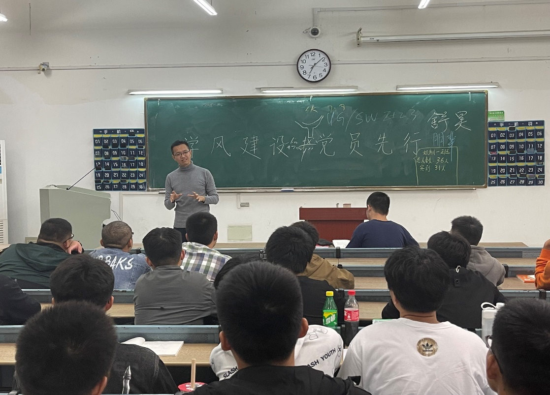 机制党支部书记威力旺老师介绍机制学生党支部建设情况.jpg