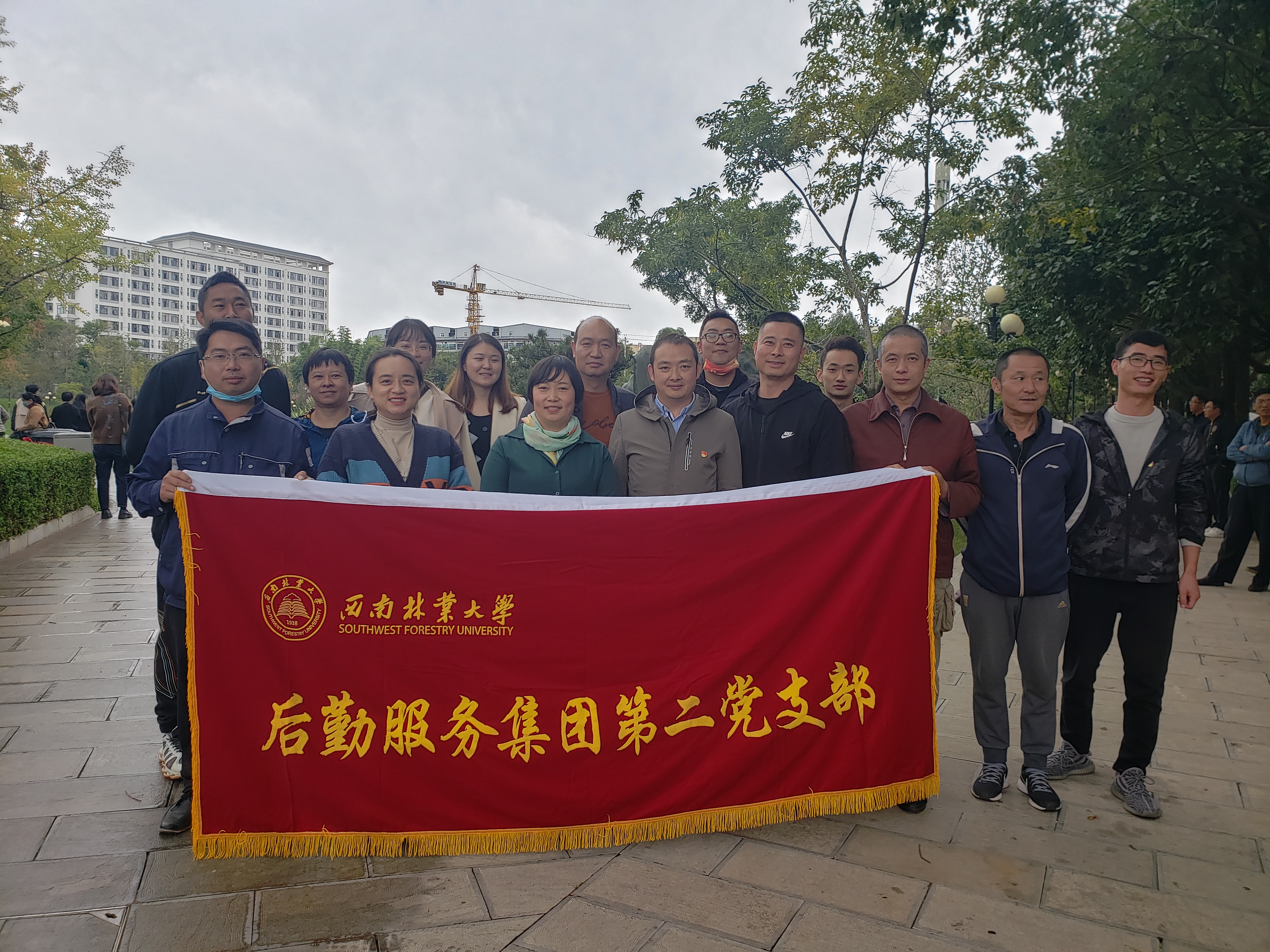 “用心学党史 用情办实事”开展校园环境提升志愿活动