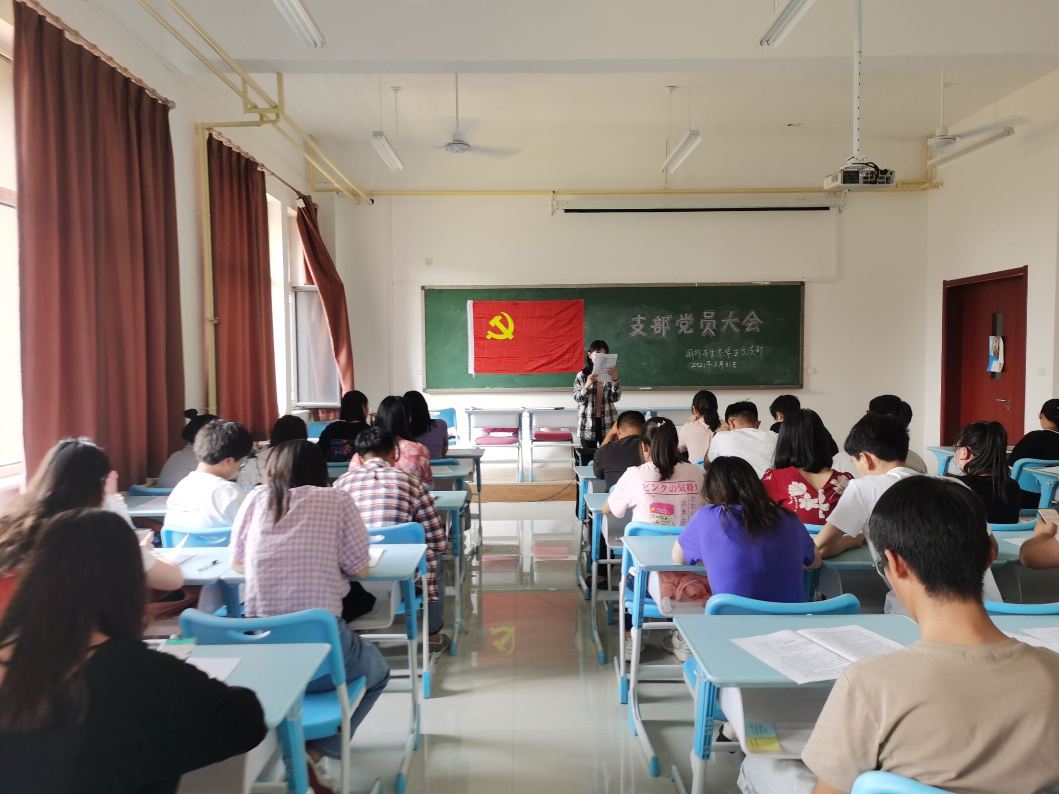 党员大会：大会现场