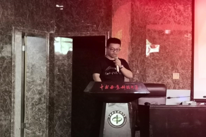 图4 预备党员代表郑沛源发言.png 图4 预备党员代表郑沛源发言.png