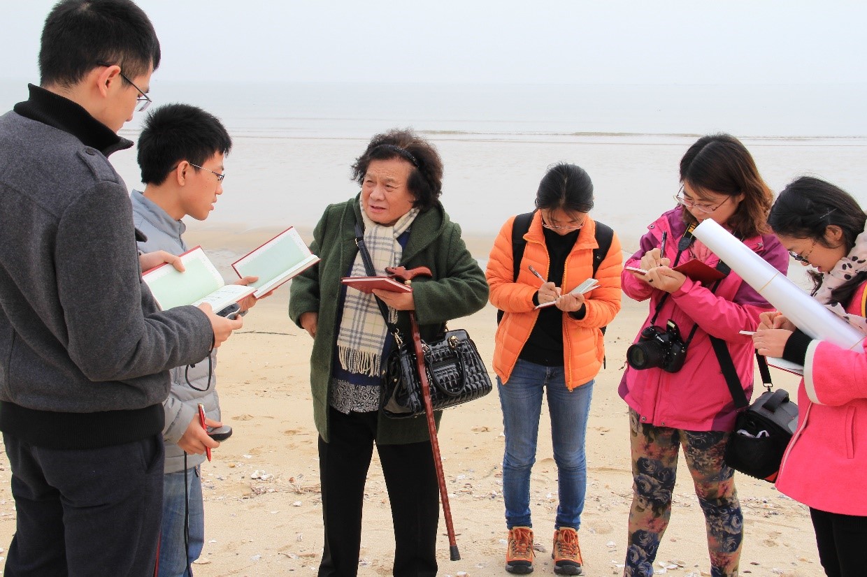 2015年11月21日，王颖院士率领海岸海洋科学系一行师生.jpg