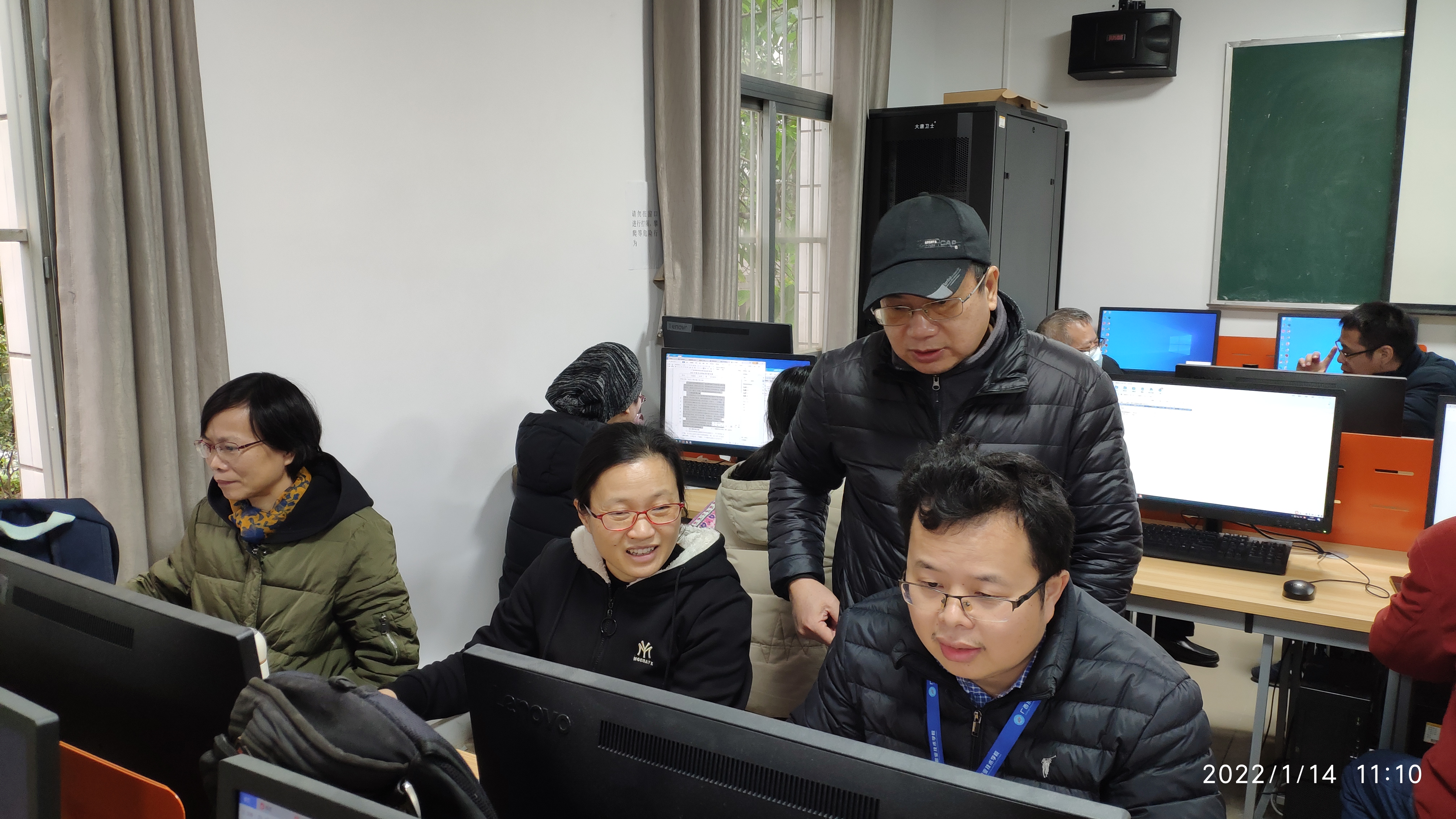 发电厂专业组进行岗位工作过程认知讨论。