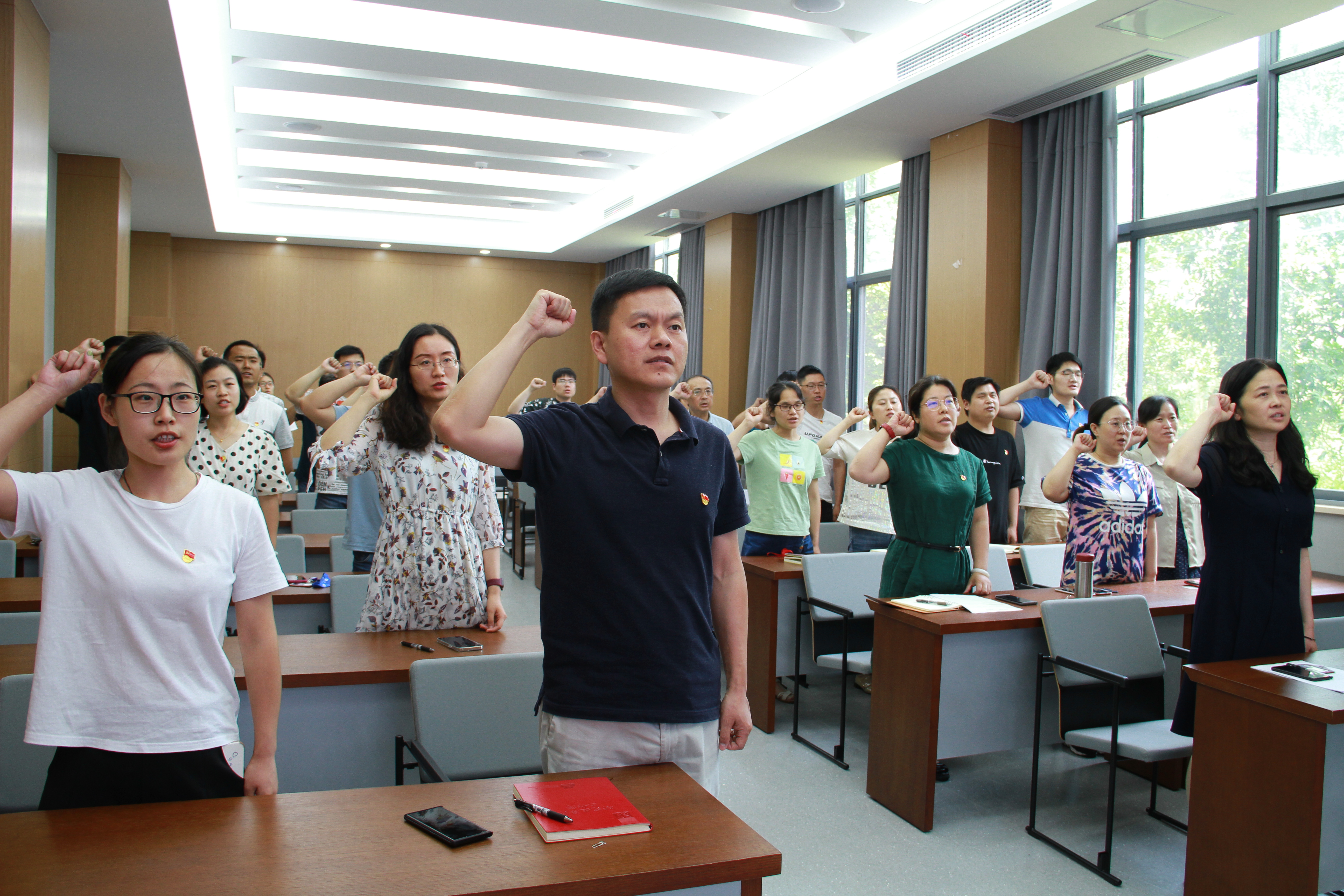 庆祝建党100周年“永远跟党走”主题党日活动.jpg