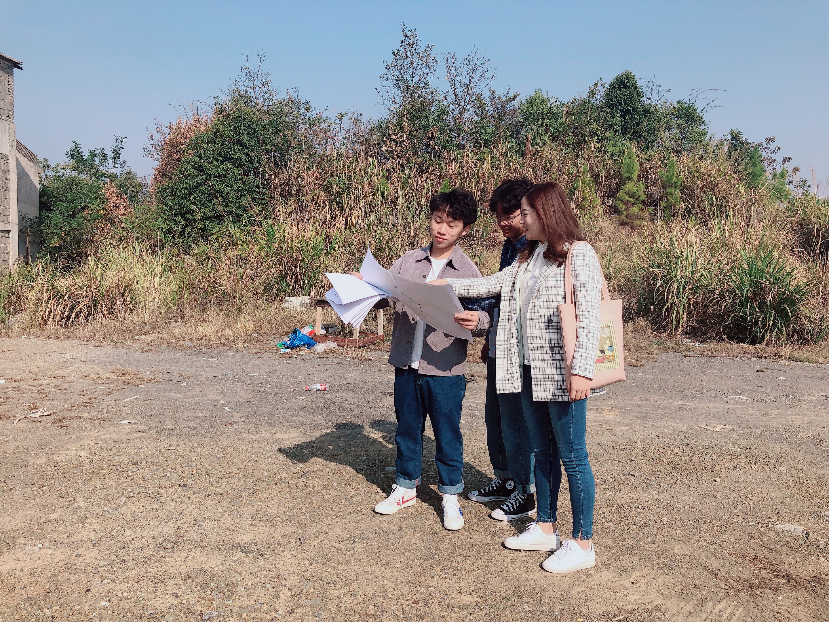 支部党员徐亚琪带领学生前往咸安区调研。