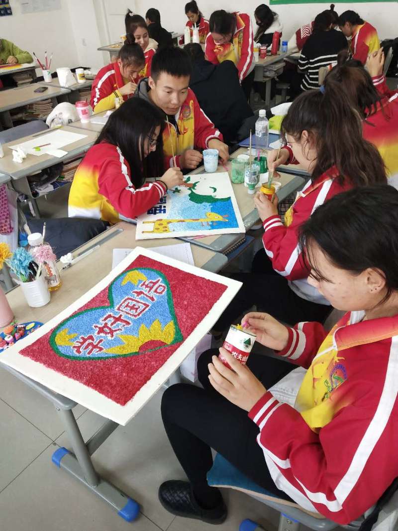 样板党支部建设图片展示系列6：文化润疆 翰墨飘香-纸浆画：学国语