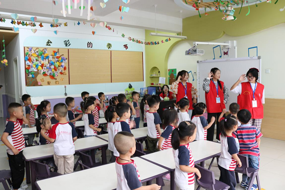 学院开展“践行雷锋精神 关爱未成年人”志愿服务活动1.png