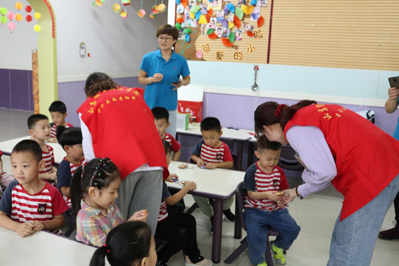 学院开展“践行雷锋精神 关爱未成年人”志愿服务活动2.png