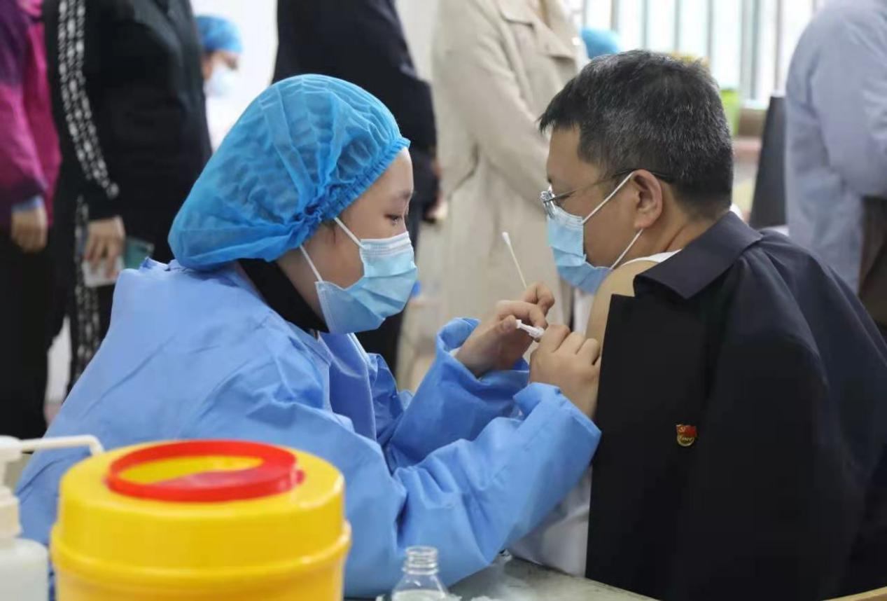 学院师生接种新冠病毒疫苗共筑安全屏障2.png
